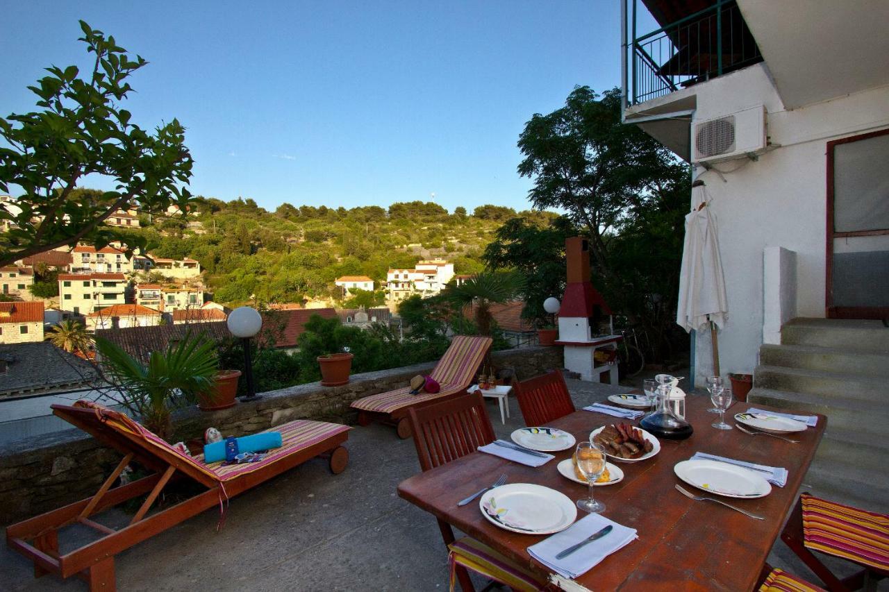 Apartments Maestro Stomorska Luaran gambar