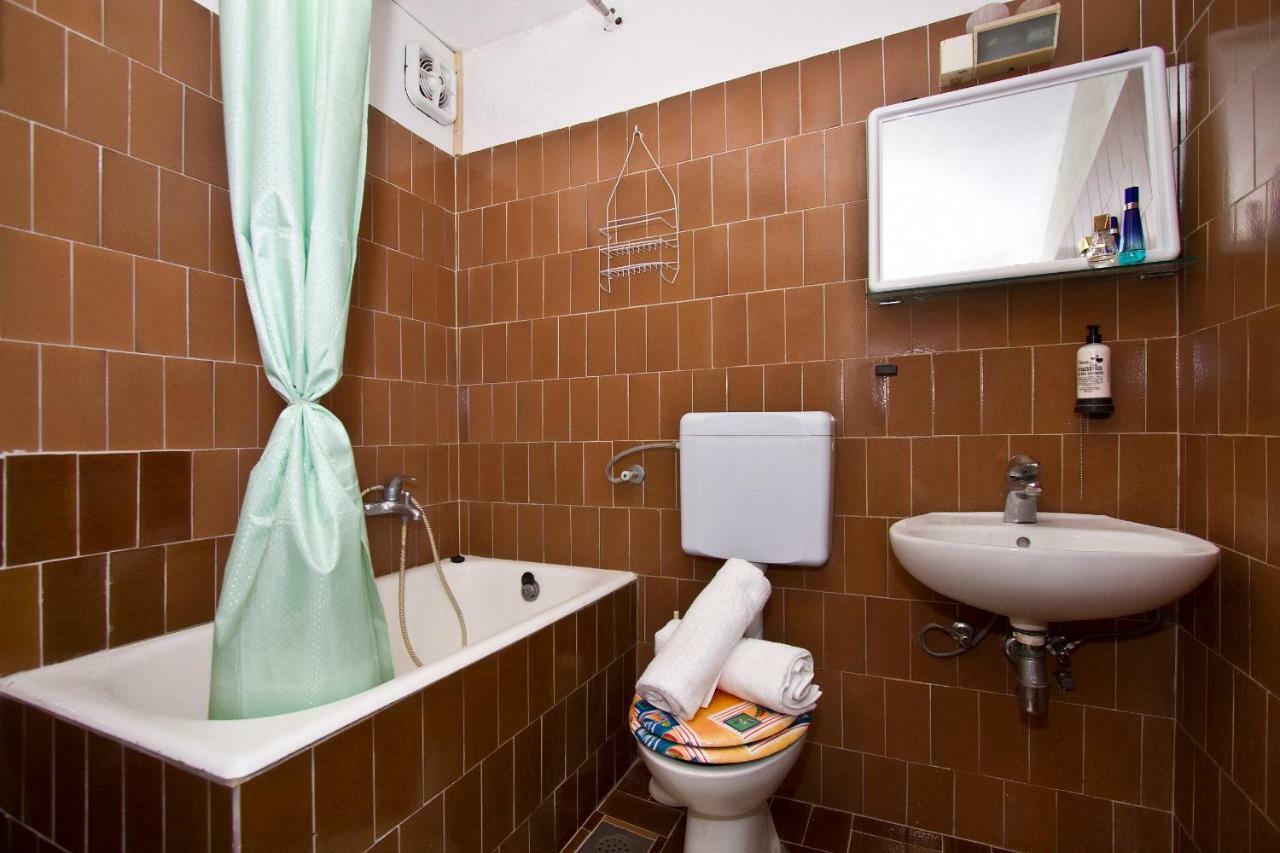 Apartments Maestro Stomorska Luaran gambar