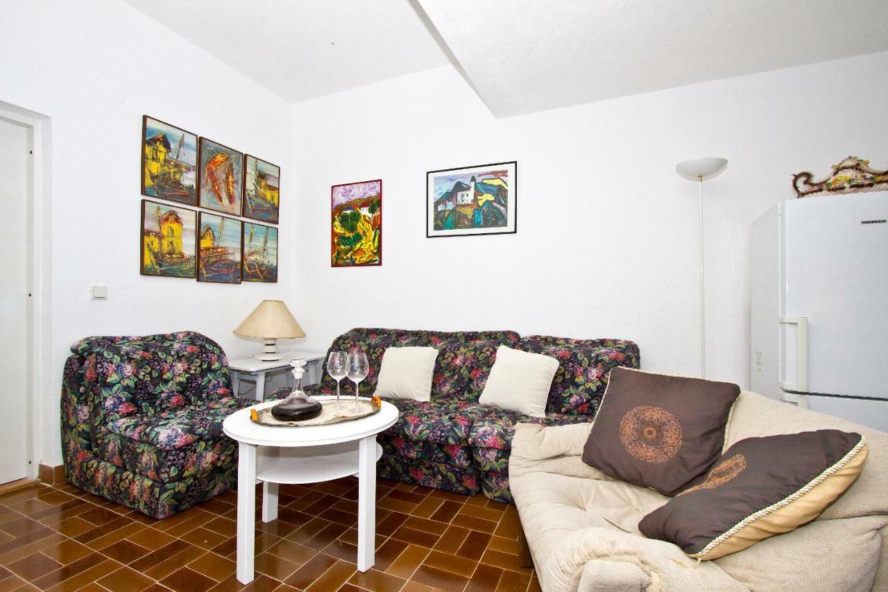 Apartments Maestro Stomorska Luaran gambar