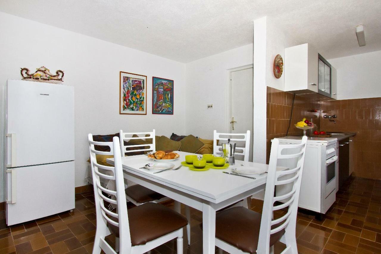 Apartments Maestro Stomorska Luaran gambar