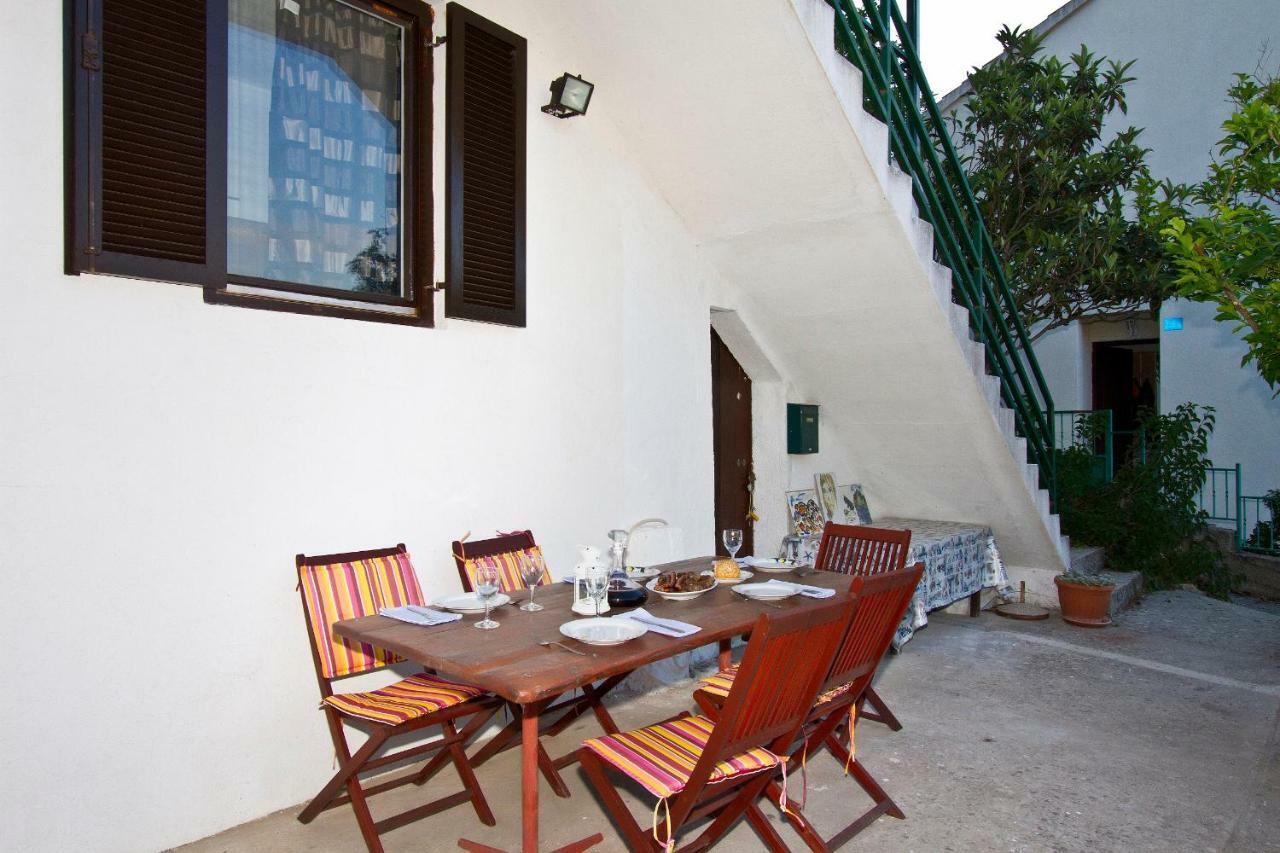 Apartments Maestro Stomorska Luaran gambar