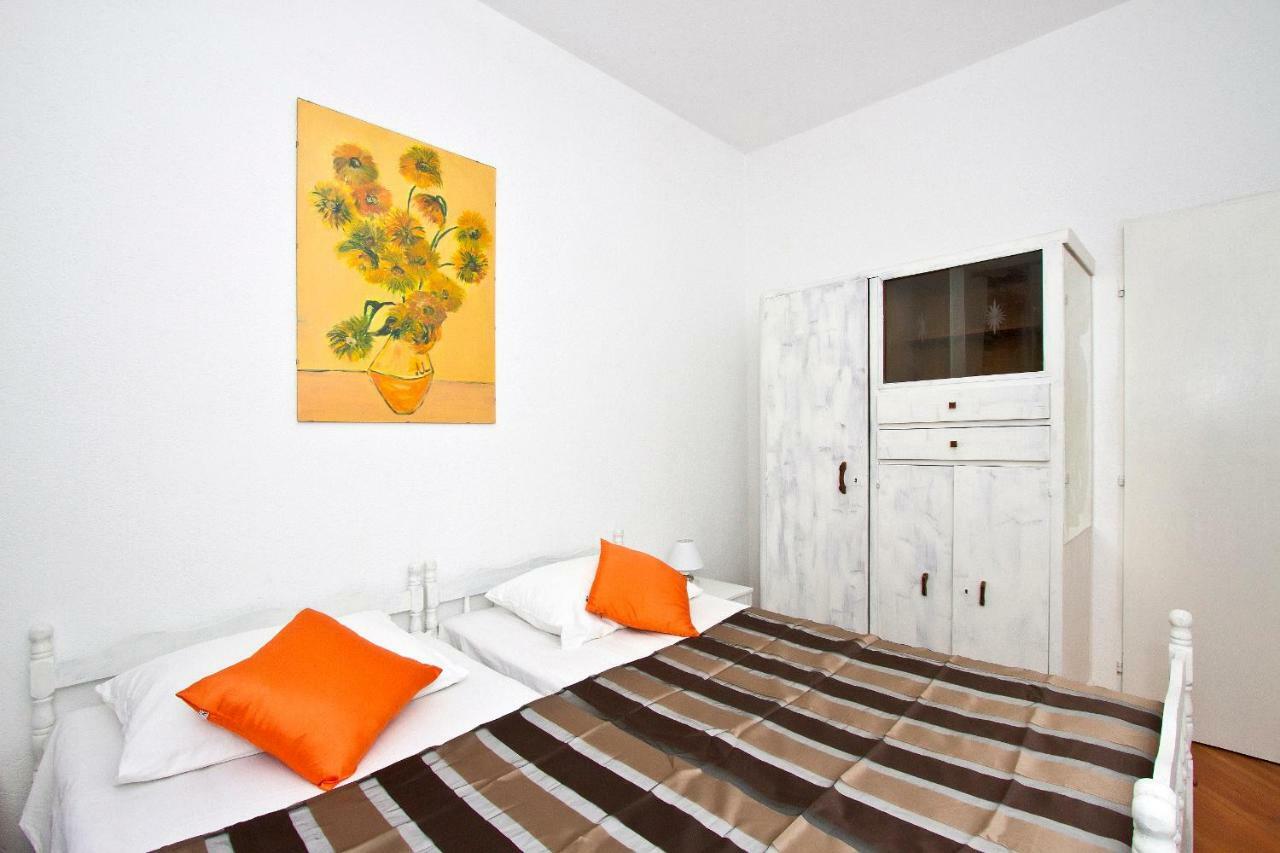 Apartments Maestro Stomorska Luaran gambar