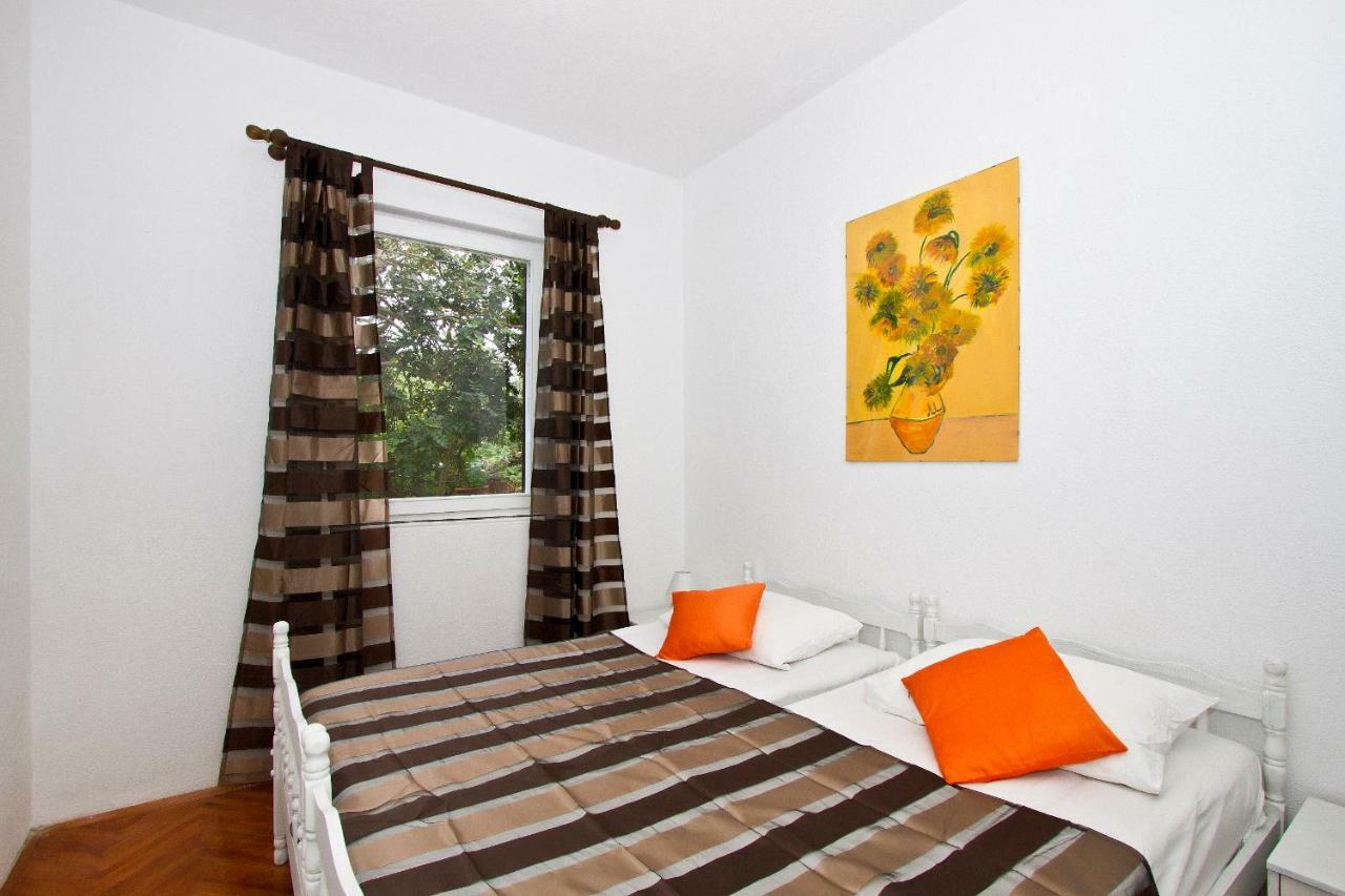 Apartments Maestro Stomorska Luaran gambar